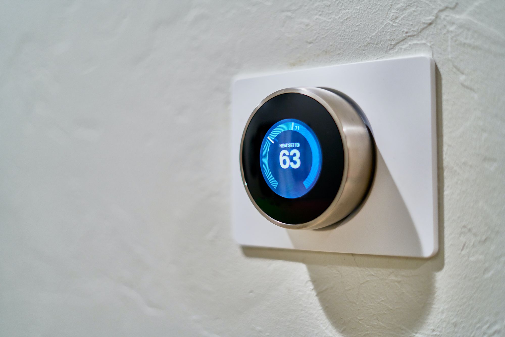 Example of a smart home device where you can control the temperature. 